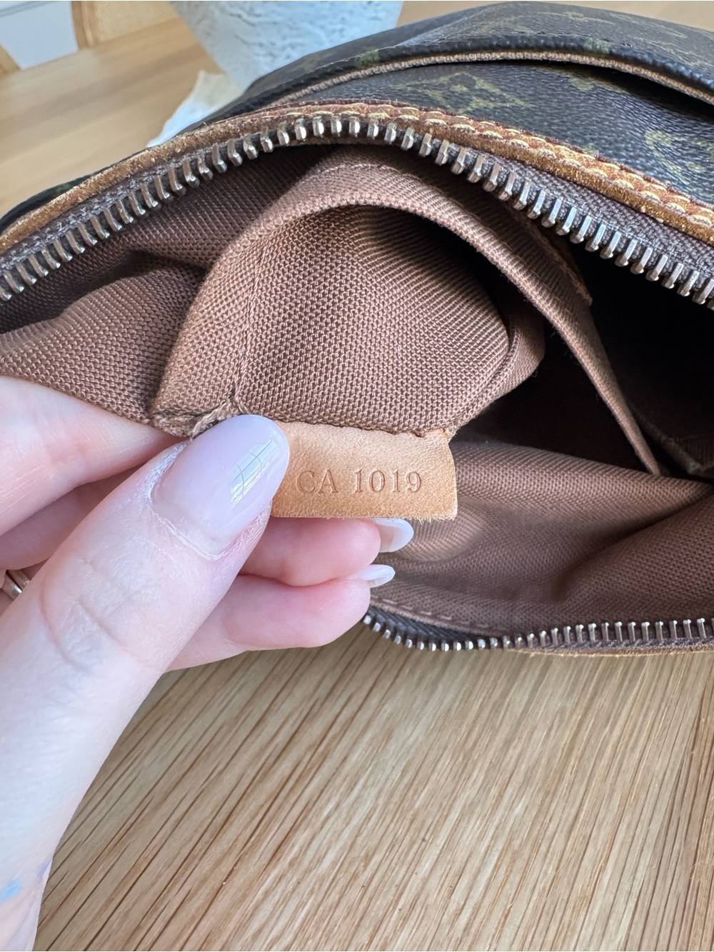 ✅AUTHENTIC✅LOUIS VUITTON ODEON MM BAG - Picture 9 of 11